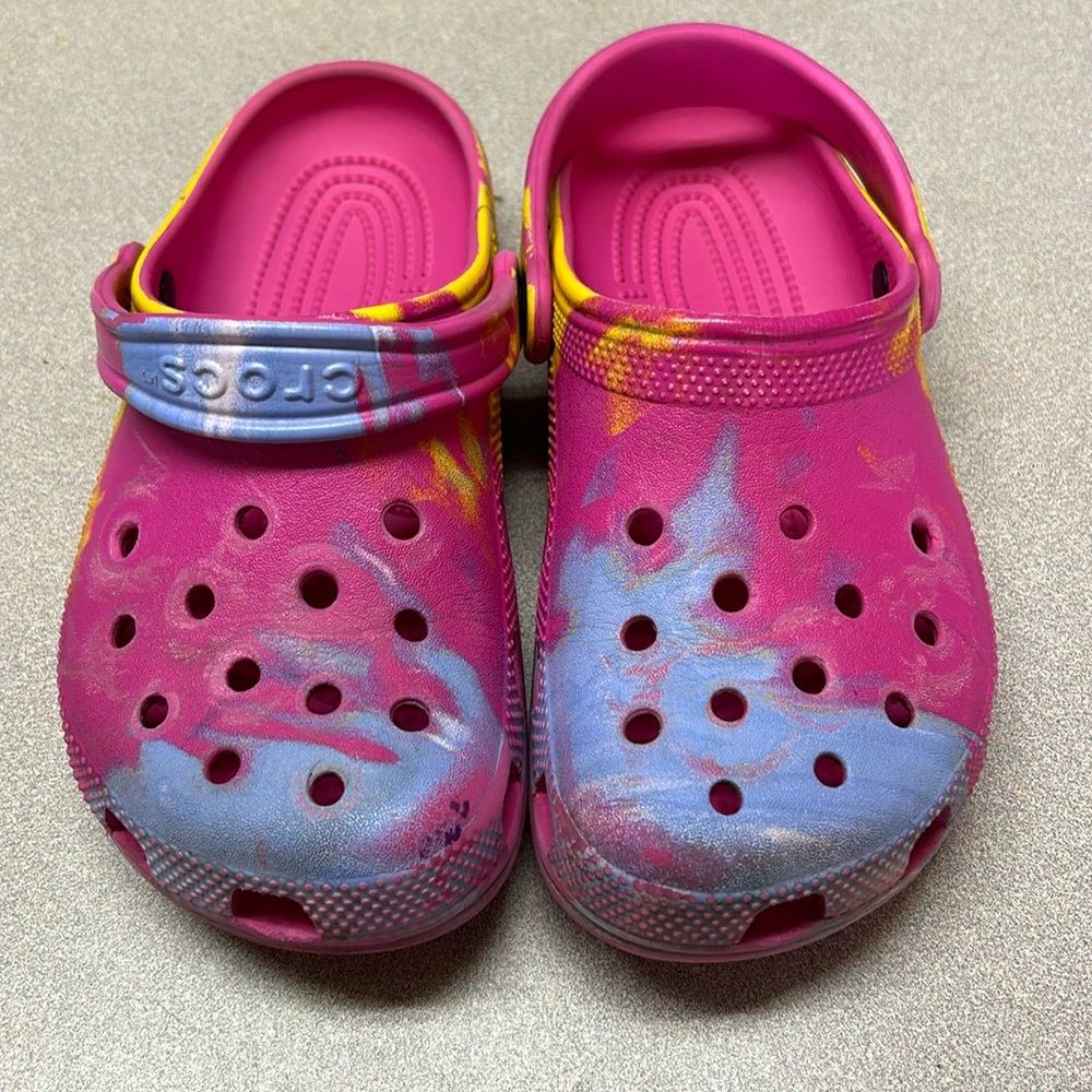 Tie-dye kids crocs J3